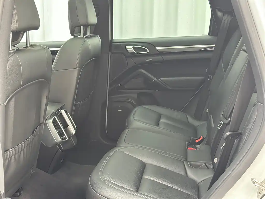 Porsche Cayenne 2015 — фото 29