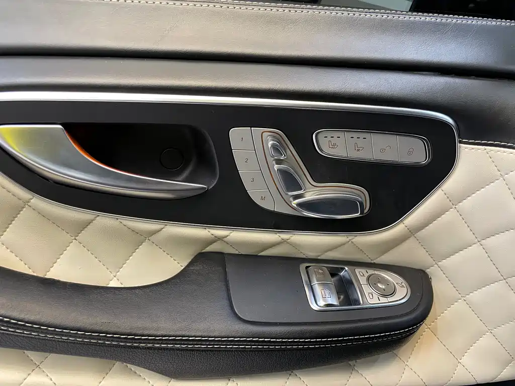 Mercedes-Benz V-Class 2019 — фото 24