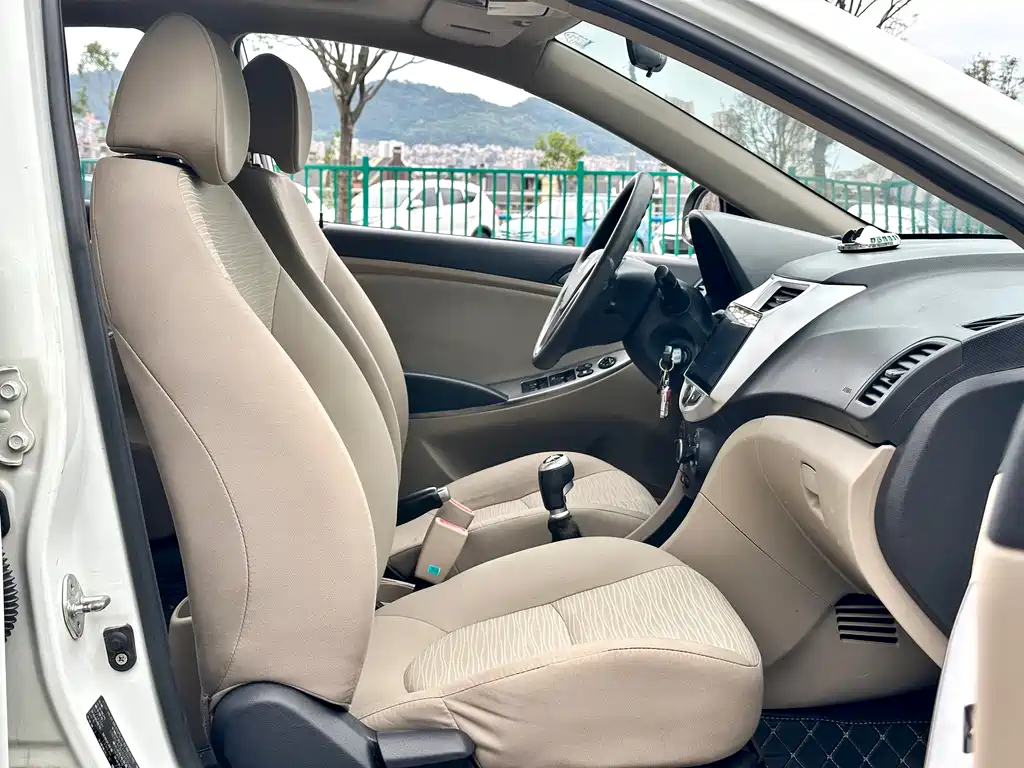 Hyundai Verna 2016 — фото 23