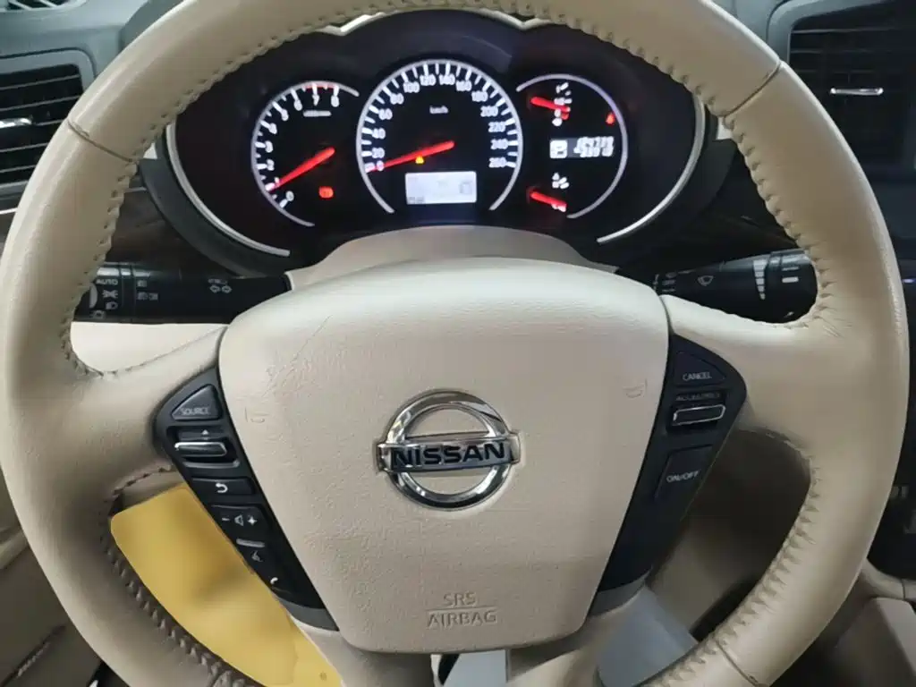 Nissan Quest 2016 — фото 11