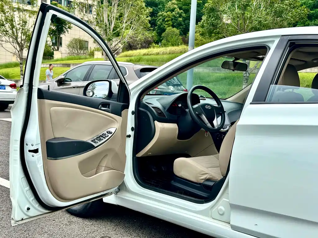 Hyundai Verna 2016 — фото 19