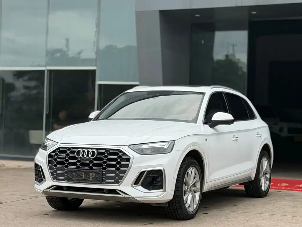 Audi Q5L 2022 — фото 1