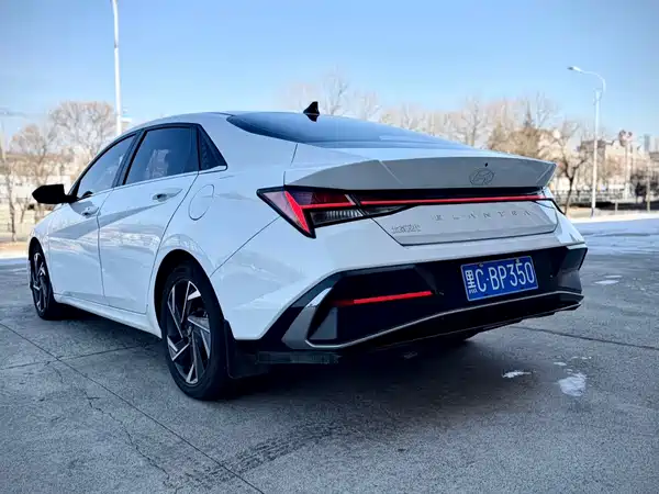 Hyundai Elantra 2023