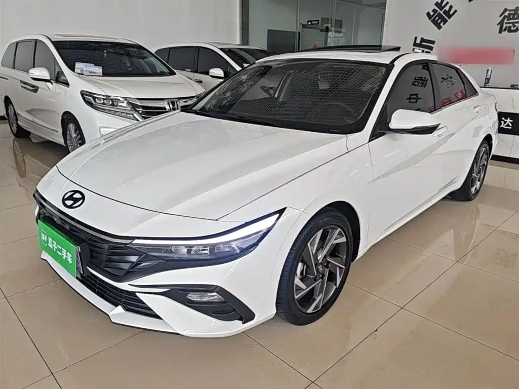 Hyundai Elantra 2025 — фото 2