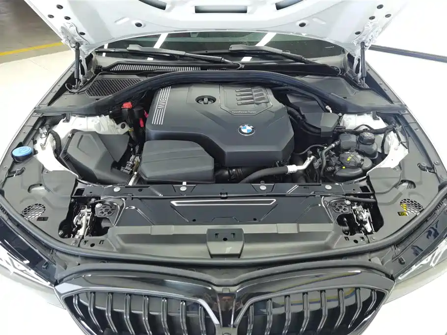 BMW 3 Series 2025 — фото 10
