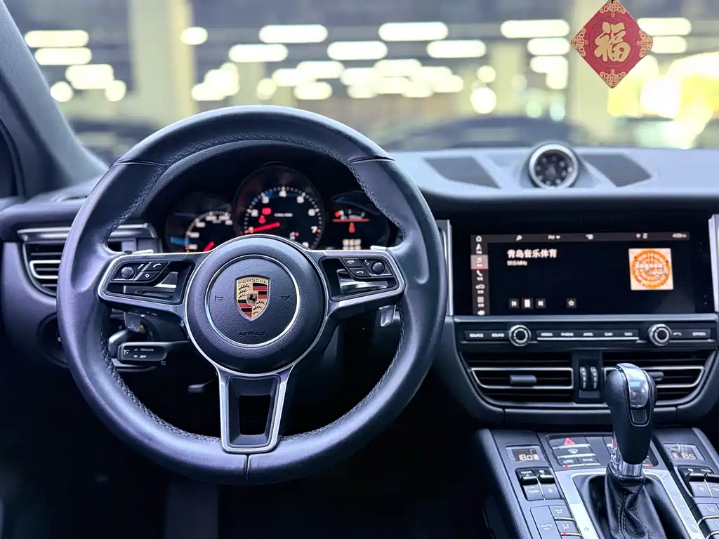 Porsche Macan 2019 — фото 16