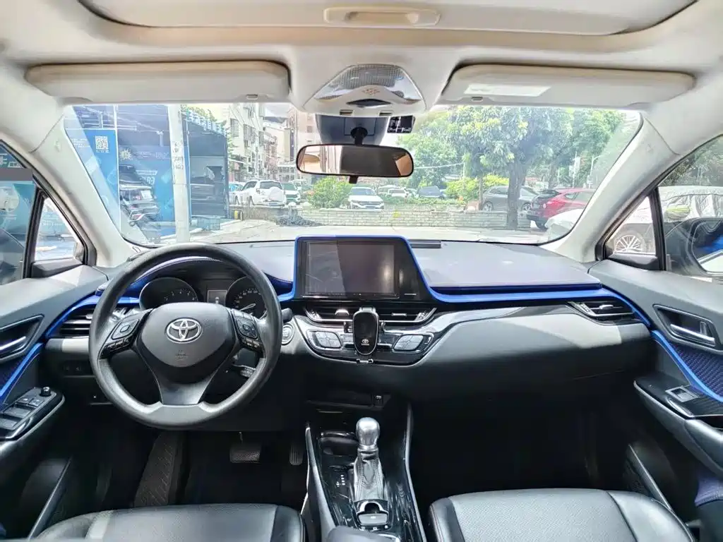 Toyota C-HR 2019 — фото 9