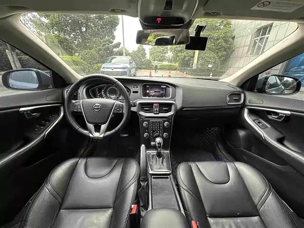 Volvo V40 2019