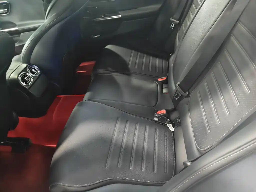 Mercedes-Benz C-Class 2023 — фото 11