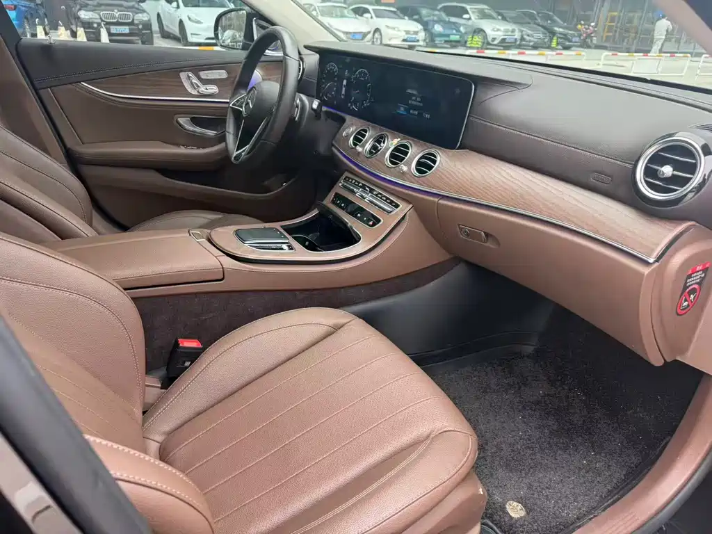 Mercedes-Benz E-Class 2023 — фото 12