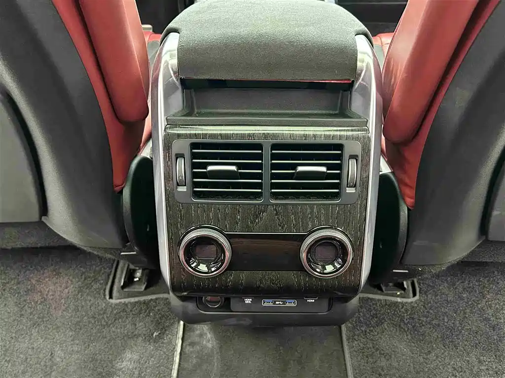 Land Rover Sport 2023 — фото 11