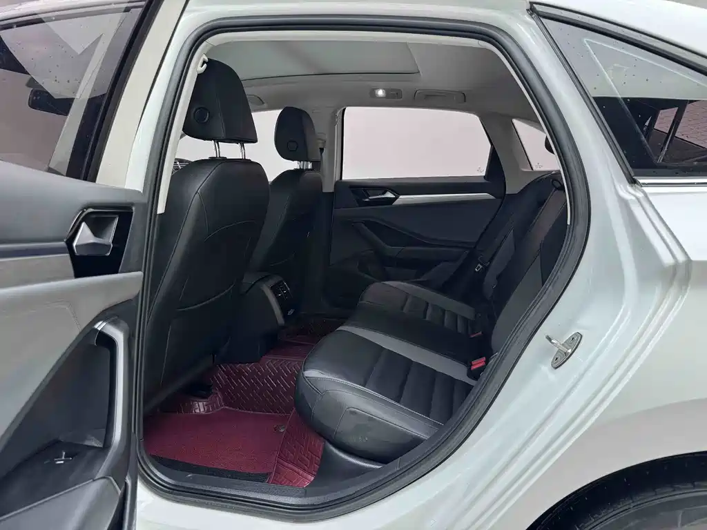 Volkswagen Sagitar 2020