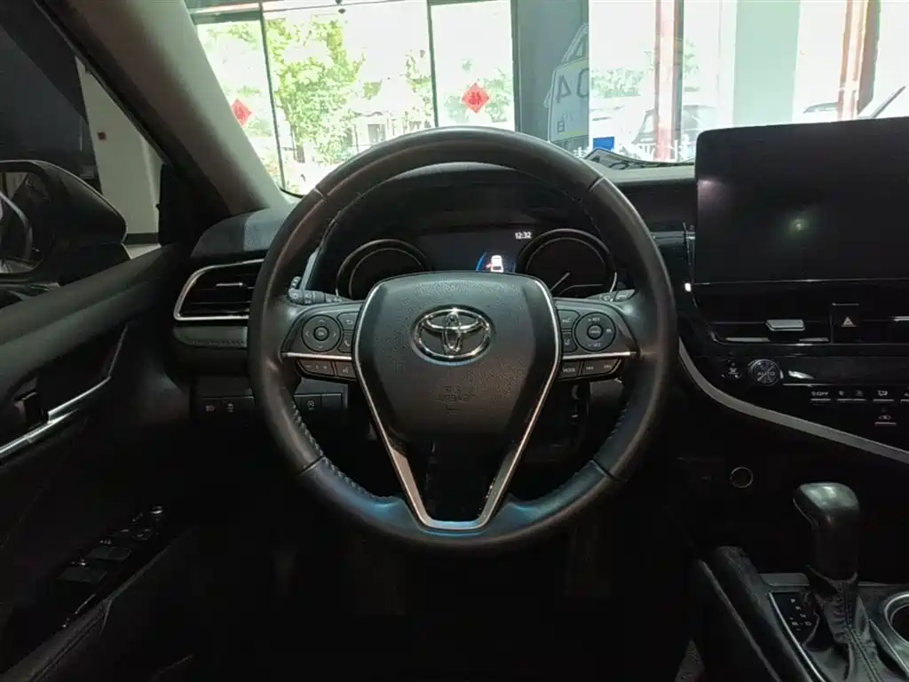 Toyota Camry 2022 — фото 11