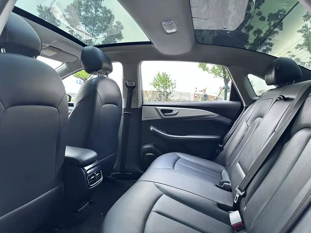 Roewe i6 MAX New Energy 2022 — фото 10