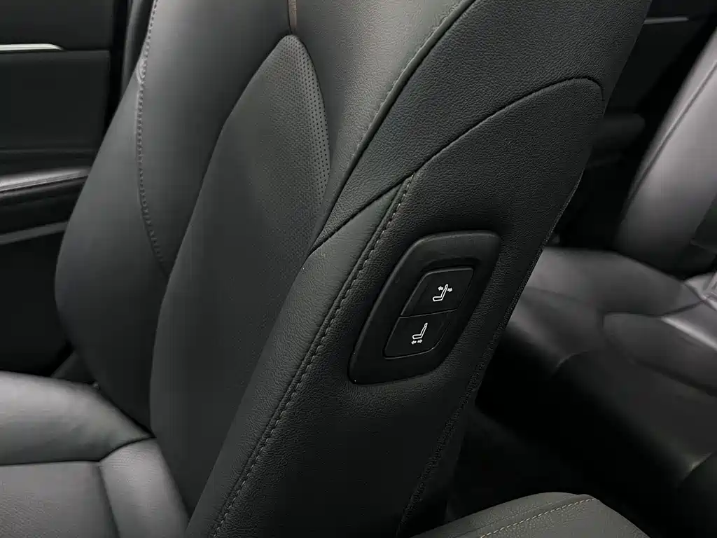 Toyota Camry 2019 — фото 36