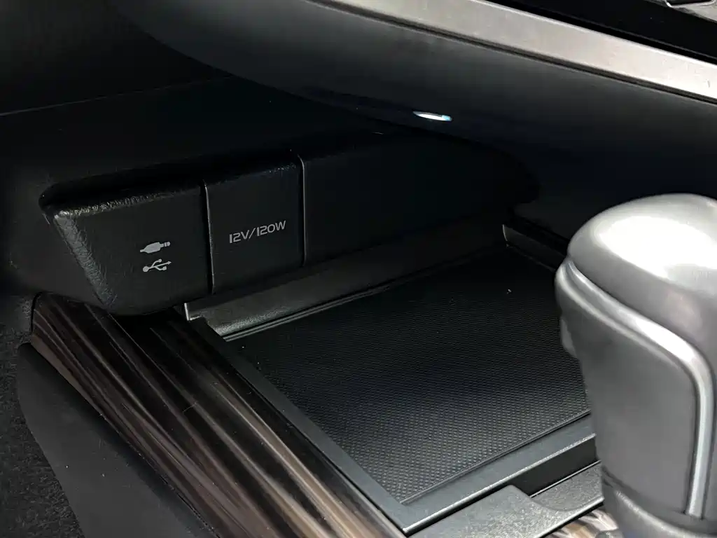Toyota Camry 2019 — фото 41