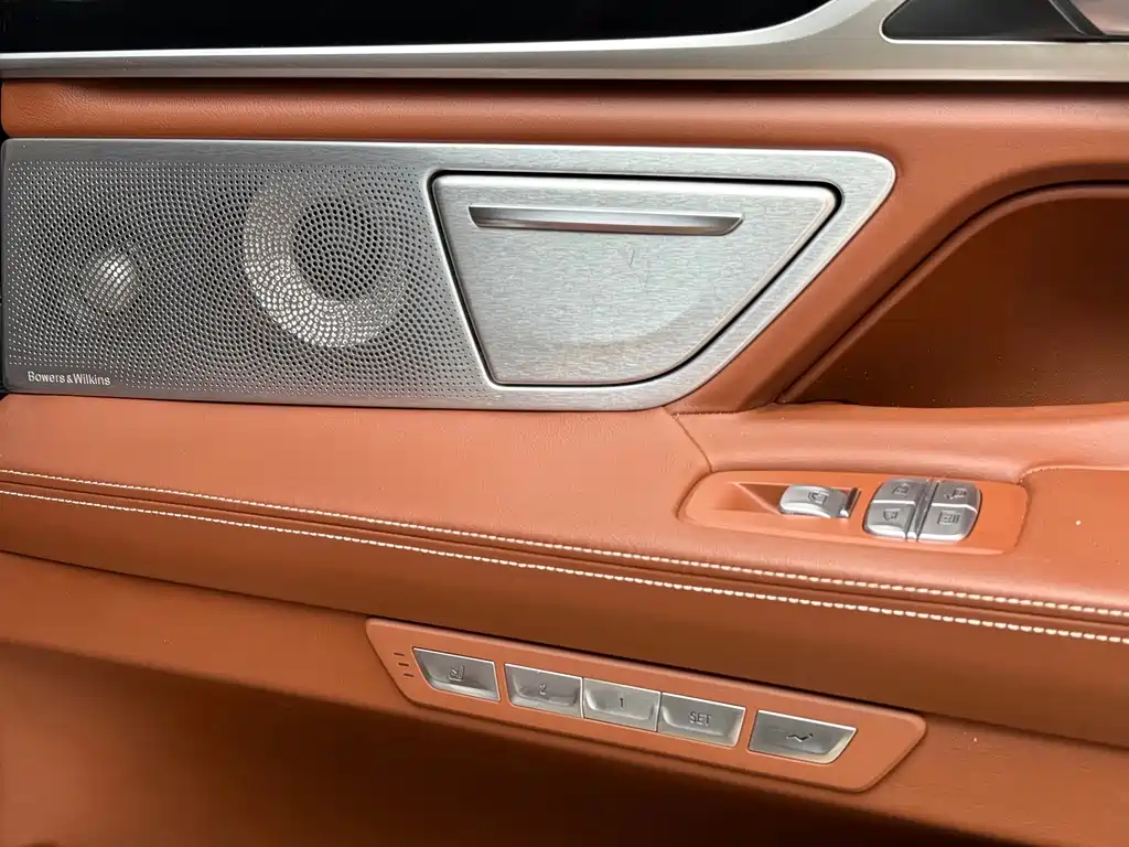 BMW 7 Series 2017 — фото 12