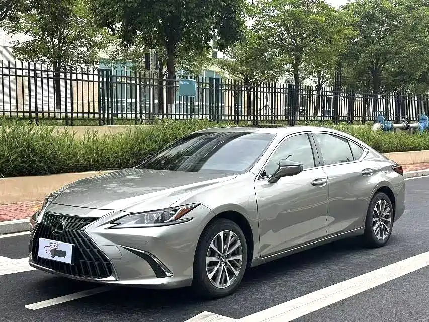 Lexus ES 2024