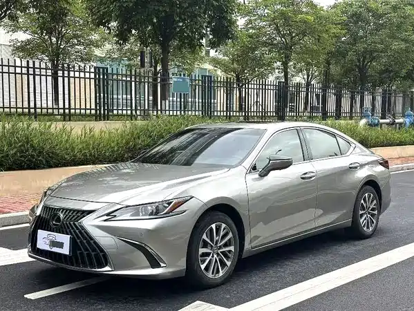 Lexus ES 2024