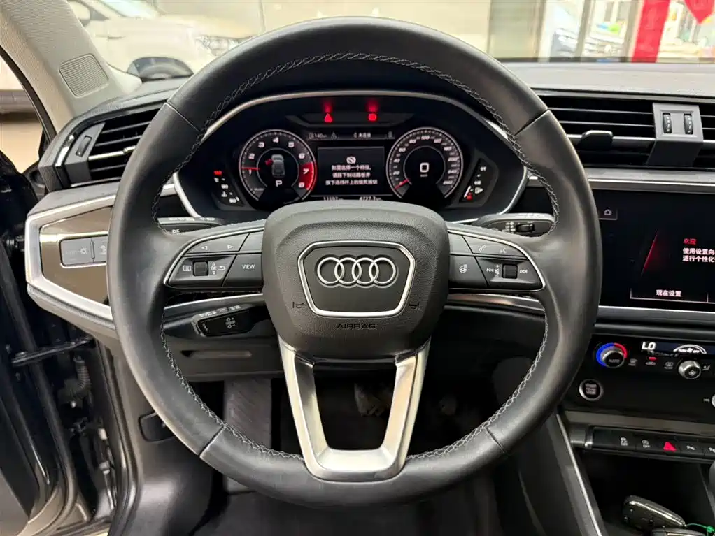 Audi Q3 2022 — фото 11