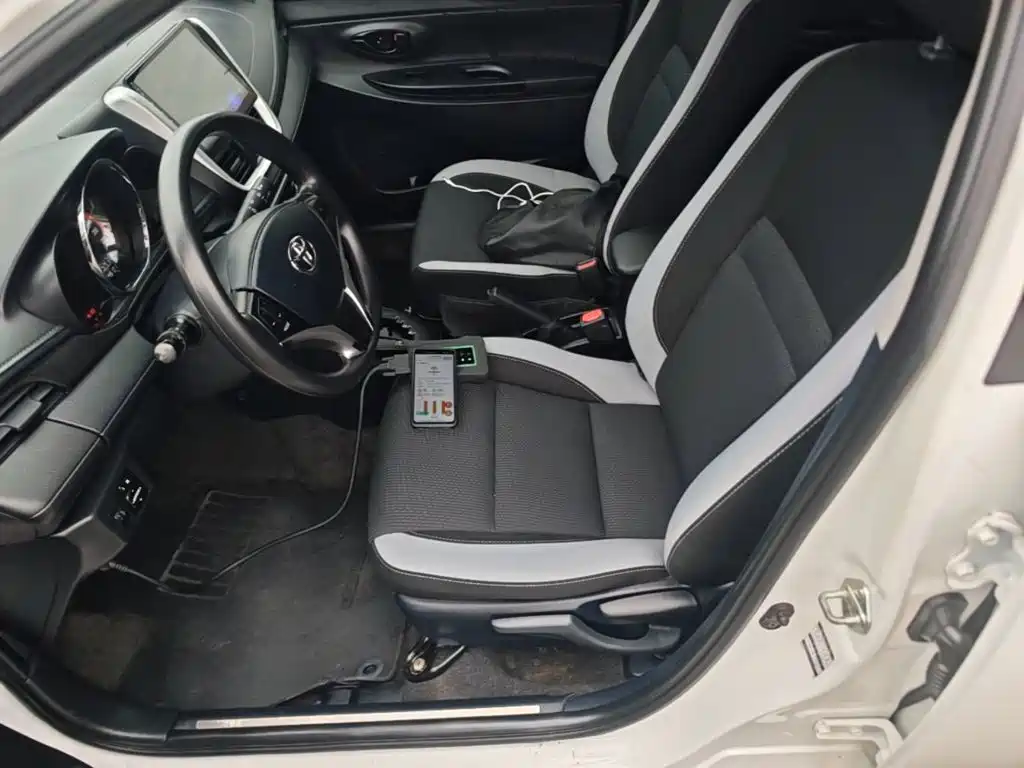 Toyota Yaris L 2023 — фото 15