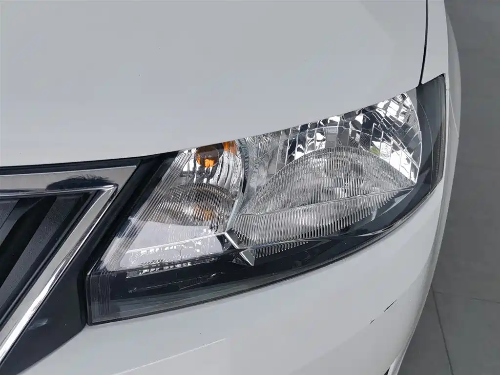Skoda Rapid Spaceback 2017 — фото 7