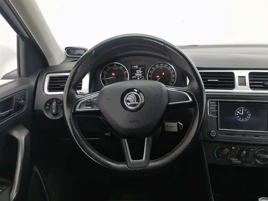 Skoda Rapid Spaceback 2017 — фото 11