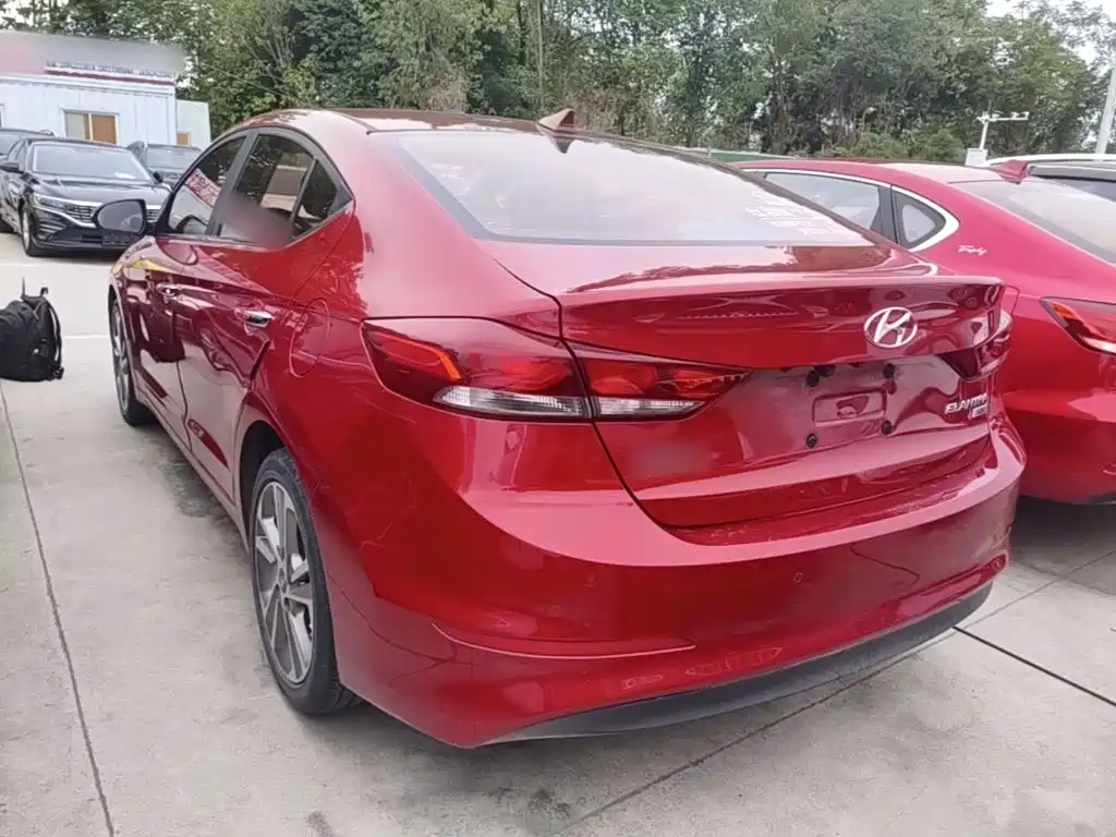 Hyundai Elantra 2019 — фото 5