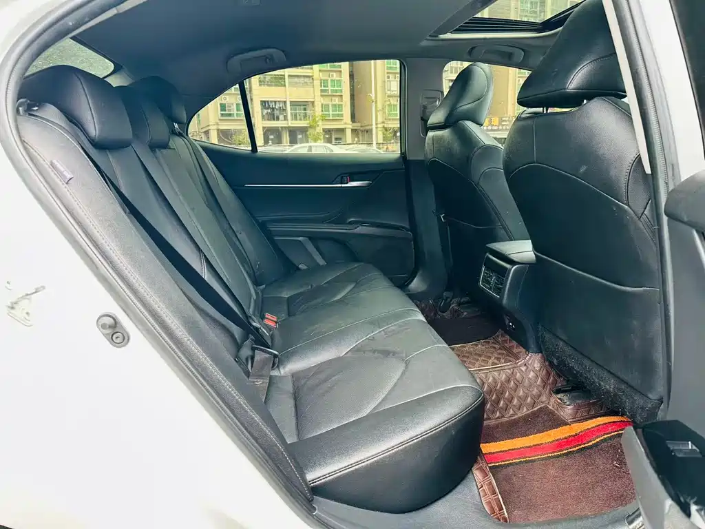 Toyota Camry 2021 — фото 10
