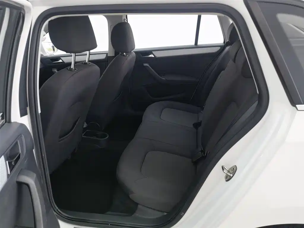Skoda Rapid Spaceback 2017 — фото 15