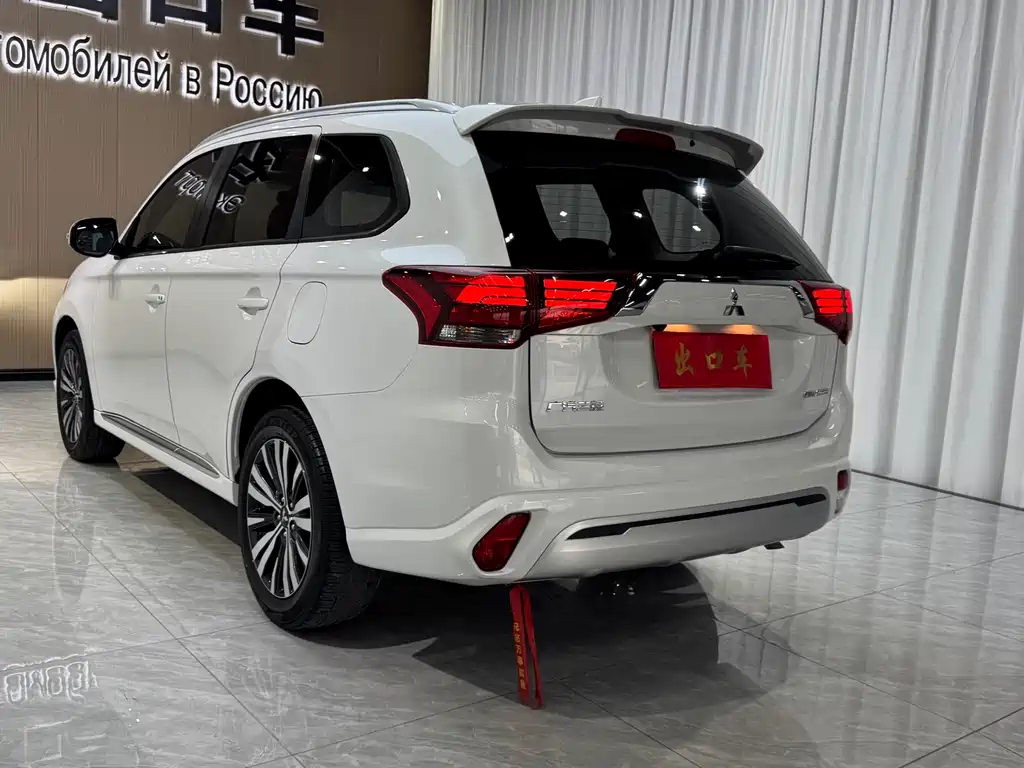Mitsubishi Outlander 2022 — фото 5