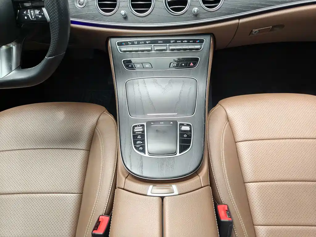 Mercedes-Benz E-Class 2021 — фото 16