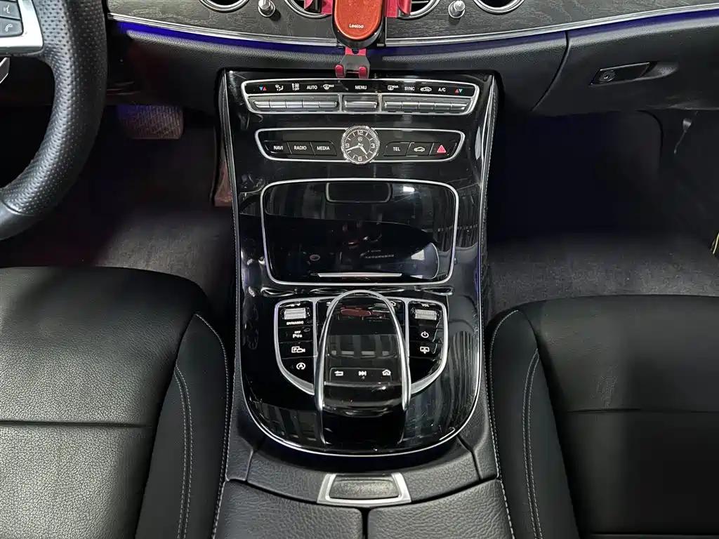 Mercedes-Benz E-Class 2017 — фото 14