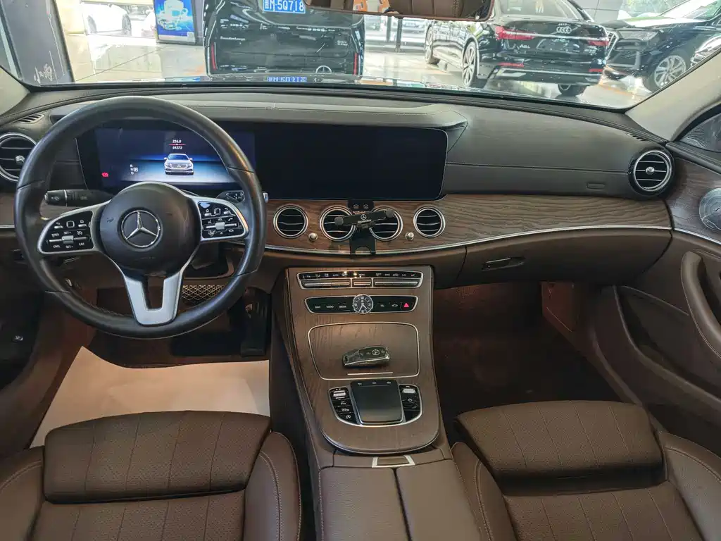 Mercedes-Benz E-Class 2020 — фото 11