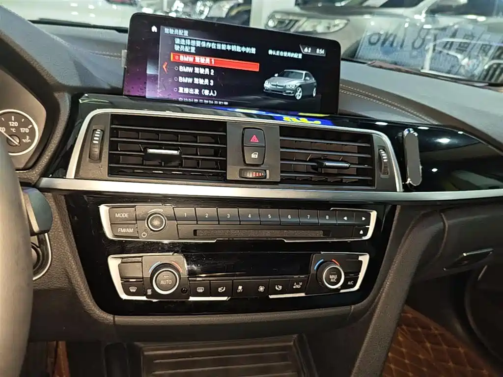 BMW 3 Series 2019 — фото 13