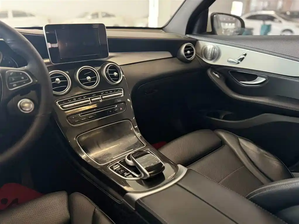 Mercedes-Benz GLC 2018 — фото 10