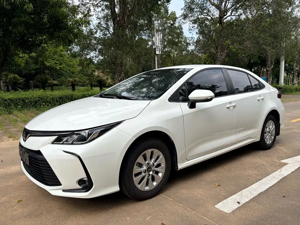 Toyota Corolla 2023 — фото 1
