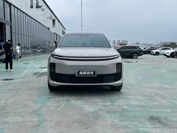 Li Auto L6 2025