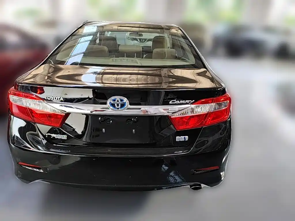 Toyota Camry 2015 — фото 10