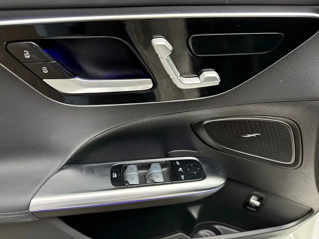 Mercedes-Benz C-Class 2024 — фото 14