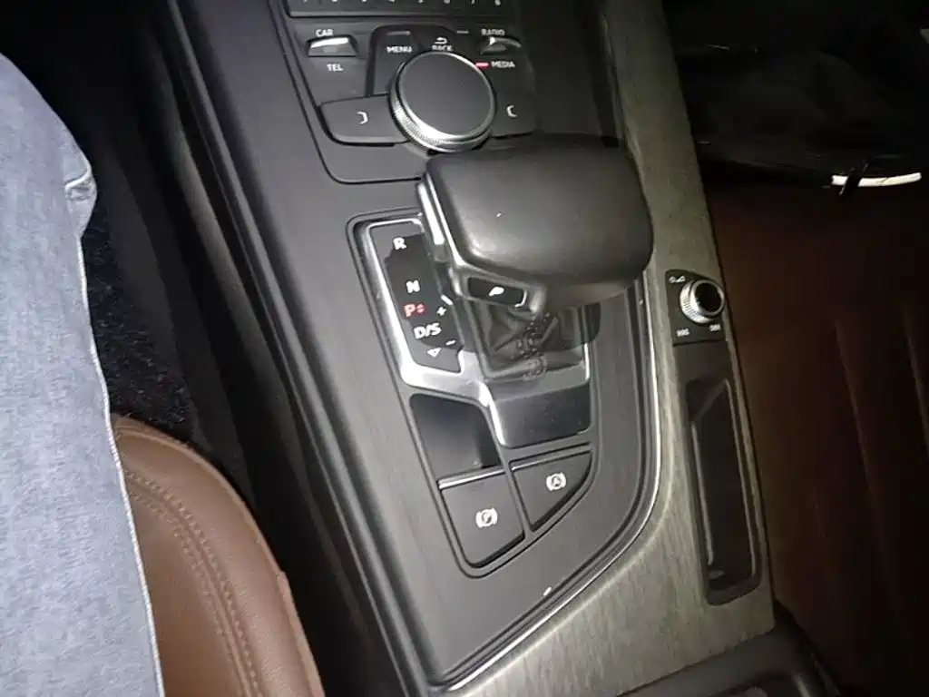 Audi A4L 2017 — фото 14