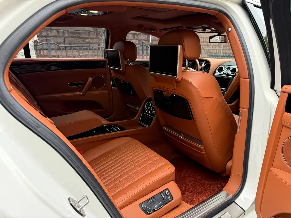 Bentley Flying Spur 2017 — фото 10