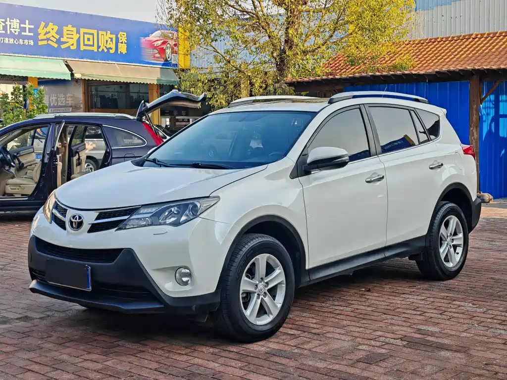 Toyota RAV4 2014 — фото 1