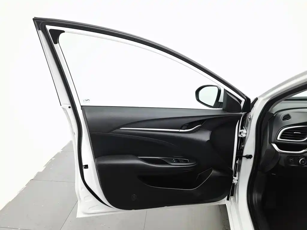 Buick Excelle 2021 — фото 8