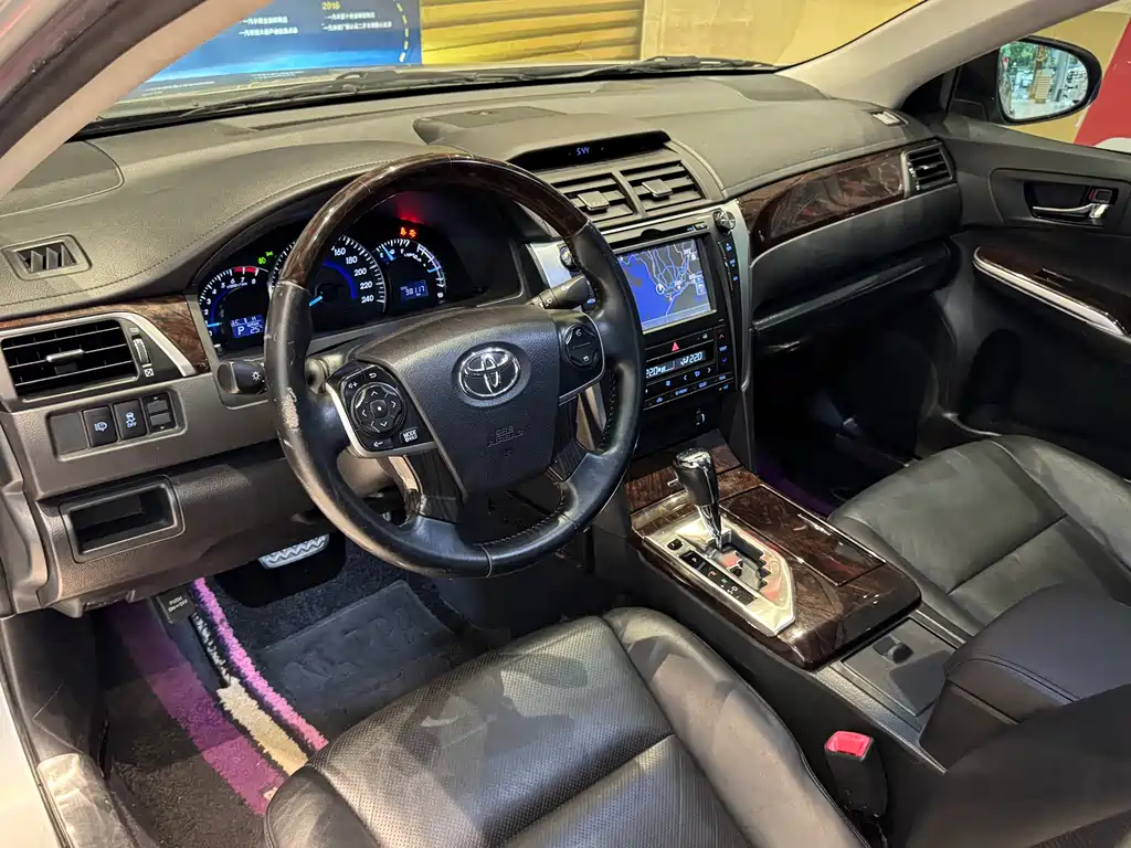 Toyota Camry 2016 — фото 8