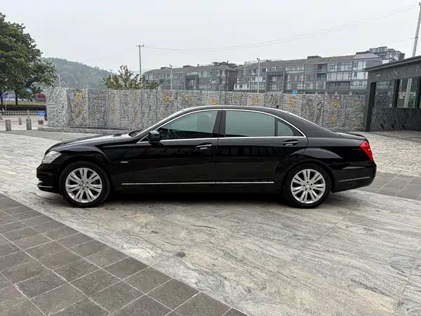 Mercedes-Benz S-Class 2012