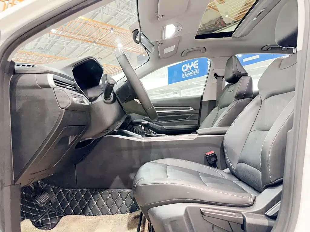 Geely Emgrand 2022