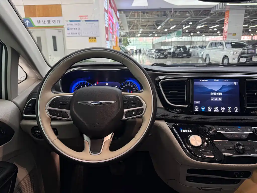 Chrysler Grand Voyager 2019 — фото 15