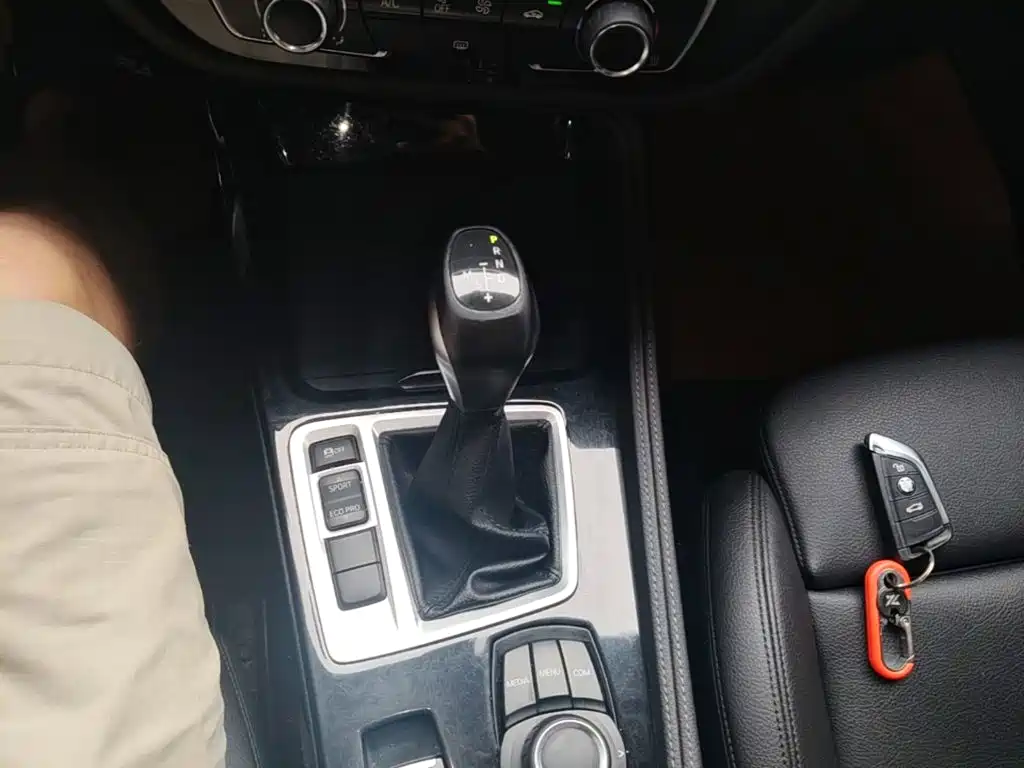 BMW 1 Series 2018 — фото 10