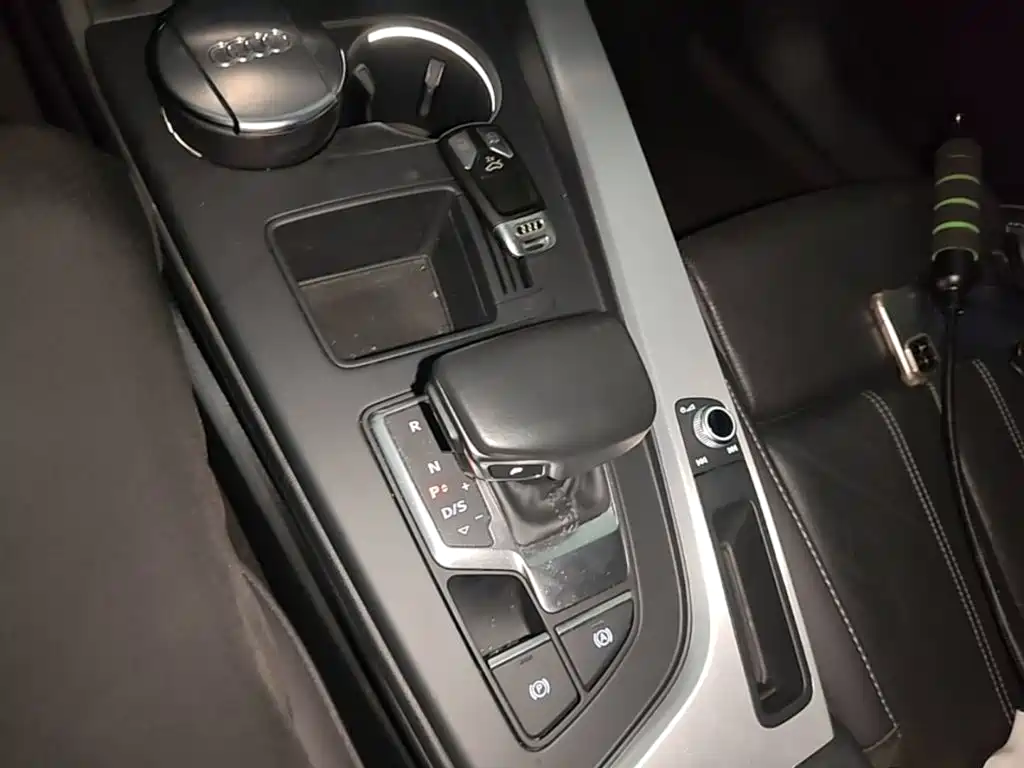 Audi A4L 2022 — фото 14